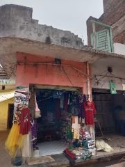 अयोध्या18मई24*दुकान में व्यवसाय कर रहे एक व्यक्ति ने मकान मालिक के ऊपर दबंगों के साथ मिलकर दुकान ध्वस्त कराने का लगाया आरोप