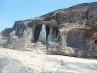 अनूपपुर19मई2024*अद्भुत हैं शिवलहरा की अभिलेखित गुफाएँ