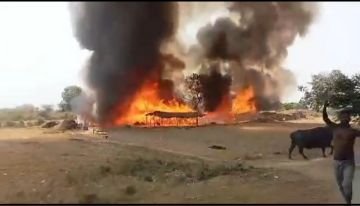 कानपुर नगर19मई24*7झुगगी झोपड़ी में गुजर बसर करने वाले गरीब के घर में लगी आग चूल्हे की चिंगारी से कानपुर नगर19मई24*7झुगगी झोपड़ी में गुजर बसर करने वाले गरीब के घर में लगी आग चूल्हे की चिंगारी से