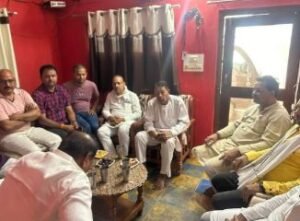 अनूपपुर19मई2024*पूर्व मंत्री बिसाहूलाल ने शोकाकुल परिवारों को दी सांत्वना