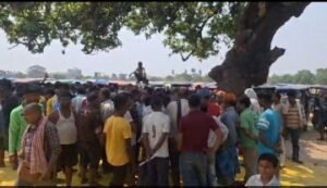 भागलपुर20मई24*ई रिक्शा चालक कोडिंग का कर रहे हैं विरोध,ई रिक्शा चालक के अध्यक्ष पर पैसा लेकर कोडिंग का लगा आरोप,