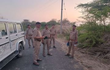 कानपुर देहात21मई24*जमीन नहीं मिलने की खुन्नस में बड़े पुत्र ने गमछे से पिता की गला घोंटकर हत्या कर दी। कानपुर देहात21मई24*जमीन नहीं मिलने की खुन्नस में बड़े पुत्र ने गमछे से पिता की गला घोंटकर हत्या कर दी।