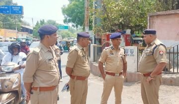 कानपुर नगर24मई24*यातायात स्थिति में सुधार करने के लिए अवैध रूप से रोड पर खड़े वेंडरों पर चला अभियान* कानपुर नगर24मई24*यातायात स्थिति में सुधार करने के लिए अवैध रूप से रोड पर खड़े वेंडरों पर चला अभियान*