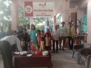 अनूपपुर25मई24*अमरकंटक हॉलीडेहोम्स में पर्यटक दिवस हर्ष और उल्लास के साथ मनाया गया और काटा गया केक ।