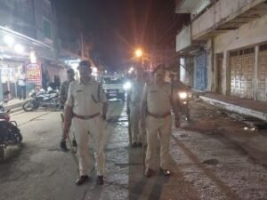 अनूपपुर25मई24*डीजीपी के निर्देशानुसार पुलिस अधीक्षक जितेंद्र सिंह पवार ने किया नगर में पैदल भ्रमण।