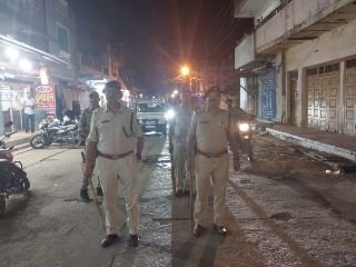अनूपपुर25मई24*डीजीपी के निर्देशानुसार पुलिस अधीक्षक जितेंद्र सिंह पवार ने किया नगर में पैदल भ्रमण।