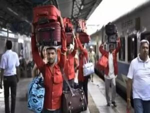 वाराणसी26मई24*स्टेशन पर कुली ढूंढने को नहीं भटकेंगे यात्री, घर से ही कुलियों की होगी बुकिंग, तैयार हो रहा एप*