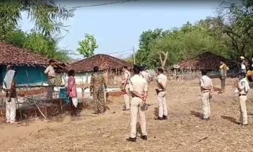 छिंदवाड़ा29मई24*सोते हुए 8 लोगो पर कुल्हाड़ी से किए वार.. तोड़ दी साँसे.. खुद भी जान दे दी....