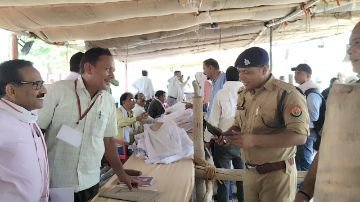 वाराणसी31मई24*लोकसभा चुनाव को लेकर सभी तैयारियां पूरी की गई है सुरक्षा के भी व्यापक इंतजाम किए गए हैं वाराणसी31मई24*लोकसभा चुनाव को लेकर सभी तैयारियां पूरी की गई है सुरक्षा के भी व्यापक इंतजाम किए गए हैं