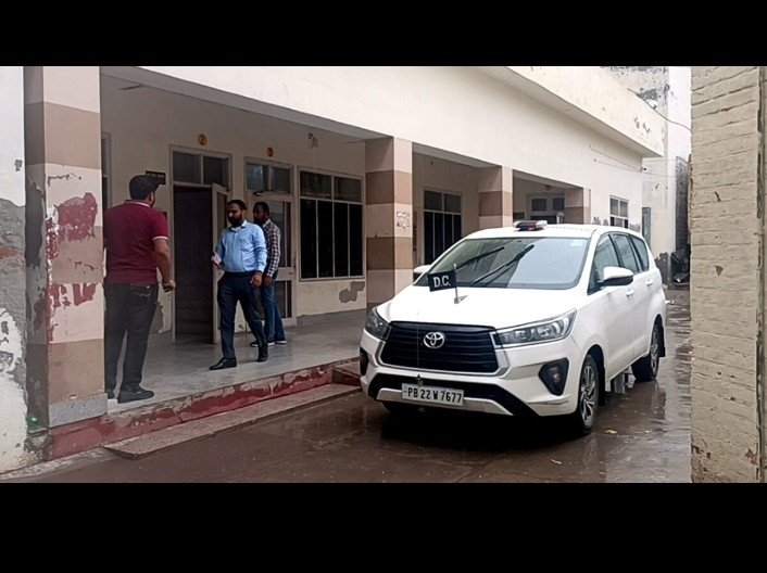 पंजाब 27 जून 2024* डीसी डॉ. सेनू दुग्गल ने नगर निगम पहुंचे, कई कर्मचारी पाए गए अनुपस्थित। पंजाब 27 जून 2024* डीसी डॉ. सेनू दुग्गल ने नगर निगम पहुंचे, कई कर्मचारी पाए गए अनुपस्थित।