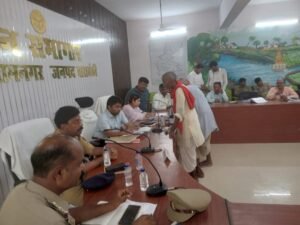 बाराबंकी 15 जून 24*संपूर्ण समाधान दिवस में आए 96 शिकायती पत्रों में 8 का निस्तारण