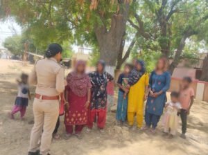 मथुरा 16 जून 2024* ऑपरेशन जागृति” अभियान के अन्तर्गत थाना सुरीर पुलिस द्वारा ऑपरेशन जागृति" कार्यक्रम आयोजित कर किया गया जागरूक ।