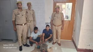 मथुरा 16 जून 2024* थाना गोवर्धन पुलिस द्वारा दो चोरो को एक चोरी की मोटर व घटना में प्रयुक्त मोटर साइकिल सहित किया गिरफ्तार।