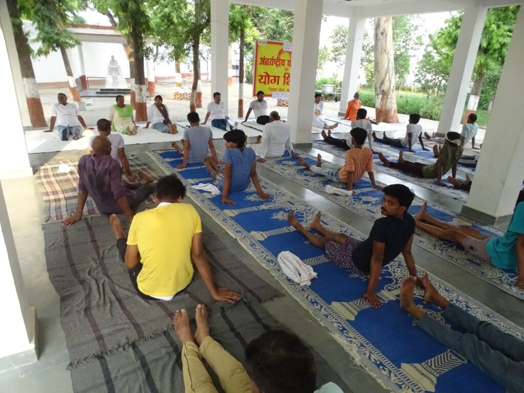 बाराबंकी 21 जून 24*अंतर्राष्ट्रीय योग दिवस पर बंदियो ने किया योगाभ्यास