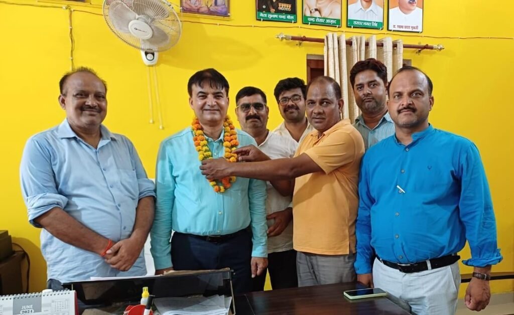 बाराबंकी 22 जून 24*अवध विश्व विद्यालय के कार्य परिषद सदस्य बने प्रोफेसर कौशलेंद्र विक्रम मिश्र