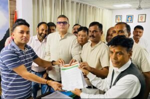 देहरादून 25 जून 24*विधायक के नेतृत्व में एस.एस.पी. से मिले कांग्रेसी, लापता नाबालिग बेटियों की खोजबीन को युद्धस्तर पर कार्यवाही की मांग।