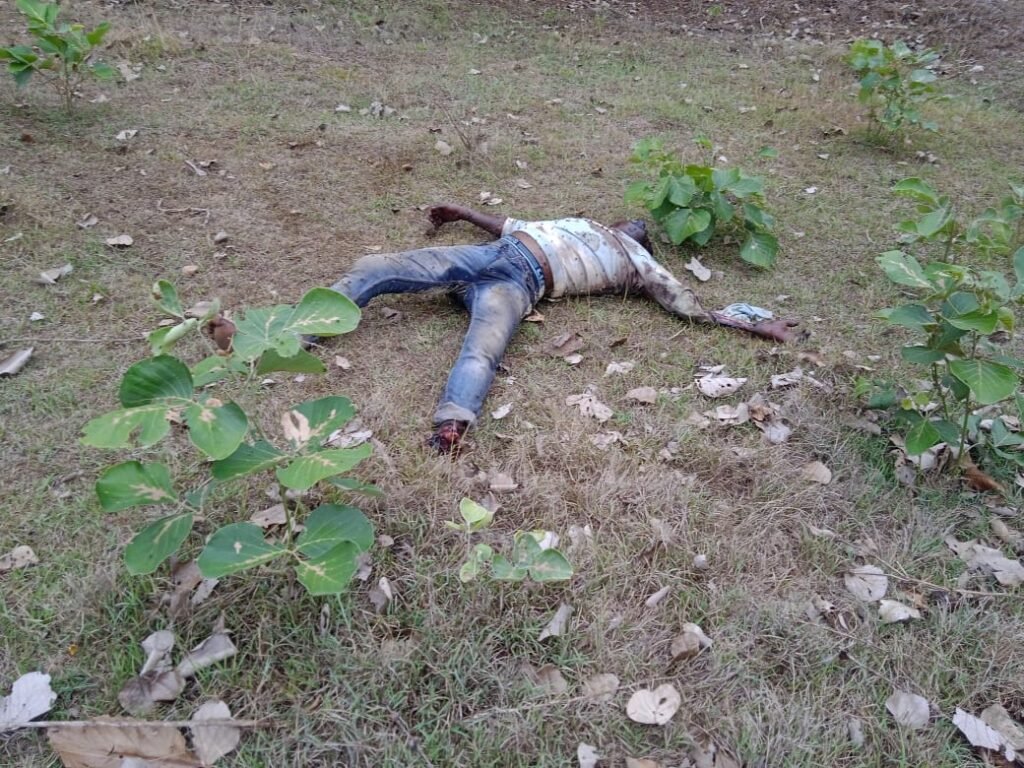 अनूपपुर 27 जून 24*नगर के वार्ड नंबर सात मे मिला अज्ञात युवक का शव,पुलिस जुटी जांच में* अनूपपुर 27 जून 24*नगर के वार्ड नंबर सात मे मिला अज्ञात युवक का शव,पुलिस जुटी जांच में*