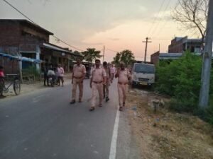 कौशाम्बी02जून24*सम्पूर्ण थानाध्यक्ष द्वारा अपने थाना क्षेत्र में पुलिस बल के साथ किया पैदल गश्त* कौशाम्बी02जून24*सम्पूर्ण थानाध्यक्ष द्वारा अपने थाना क्षेत्र में पुलिस बल के साथ किया पैदल गश्त*