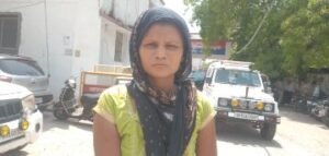 मथुरा04जून24*बच्चों की आपसी लड़ाई में शिकार हो गई एक बेजुबान लाचार महिला*