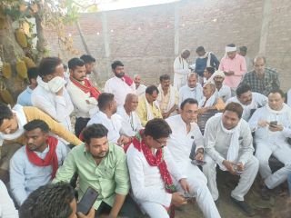 कौशाम्बी04जून24*इंडिया गठबंधन की जीत पर बंटी मिठाई* कौशाम्बी04जून24*इंडिया गठबंधन की जीत पर बंटी मिठाई*