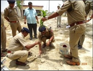 कौशाम्बी05जून24*विश्व पर्यावरण दिवस पर जेल अधीक्षक ने जिला जेल में किया पौधरोपण*