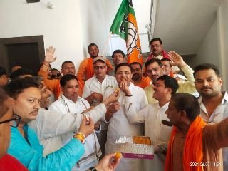 मिर्जापुर07जून24*मोदी जी के तीसरी बार पीएम बनने जा रहे,की ख़ुशी में एक दूसरे का मुँह मीठा किया। मिर्जापुर07जून24*मोदी जी के तीसरी बार पीएम बनने जा रहे,की ख़ुशी में एक दूसरे का मुँह मीठा किया।