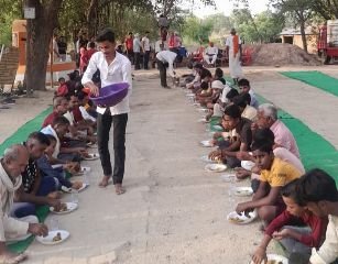 कौशाम्बी10जून24*श्रीरामकथा समापन के बाद हुआ भंडारा हजारों लोगों ने ग्रहण किया प्रसाद* कौशाम्बी10जून24*श्रीरामकथा समापन के बाद हुआ भंडारा हजारों लोगों ने ग्रहण किया प्रसाद*