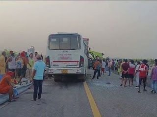 गाजीपुर10जून24*पूर्वांचल एक्सप्रेसवे पर बड़ा हादसा,श्रद्धालुओं से भरी बस की डंपर से हुई टक्कर