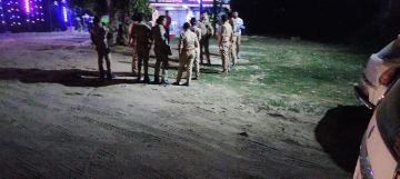 कुशीनगर11जून24*होटल पर पुलिस व प्रशासन ने की छापेमारी, हुआ सील।* कुशीनगर11जून24*होटल पर पुलिस व प्रशासन ने की छापेमारी, हुआ सील।*