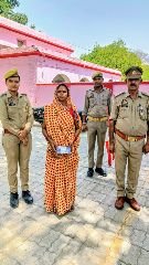 महोबा12जून24*दुकान से चांदी की पायल चोरी पर महिला पहुंची जेल,टप्पेबाजी करने वाली महिला पकड़ी ,साथी फरार