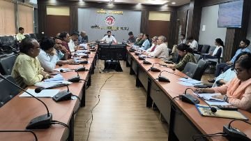 अनूपपुर12जून24*वर्षा के पूर्व सीमांकन के प्रकरणों का निराकरण करें राजस्व अधिकारी- कलेक्टर