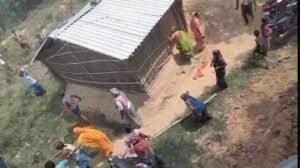 भागलपुर13जून24*पत्रकार के घर मे घुसकर परिवार वालों के साथ की मारपीट, घर को किया छत विछत।