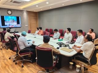 कानपुर नगर14 जून, 2024*आगामी त्योहारों को दृष्टिगत रखते हुए मण्डलायुक्त ने समीक्षा बैठक की।