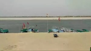 वाराणसी14जून24*१० फीट नीचे आया गंगा का जलस्तर, गंगा दशहरा से पहले घाटों पर बने रेत के टीले_*