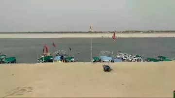 वाराणसी14जून24*१० फीट नीचे आया गंगा का जलस्तर, गंगा दशहरा से पहले घाटों पर बने रेत के टीले_*