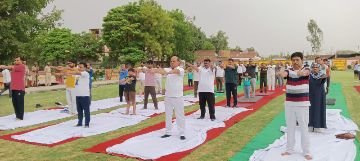 कौशाम्बी15जून24*जिलाधिकारी ने योग सप्ताह कार्यक्रम का द्वीप प्रज्ज्वलित कर किया शुभारम्भ*