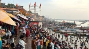 वाराणसी16जून24*काशी में गंगा दशहरा पर लाखों श्रद्धालुओं ने किया स्नान किया दान पुण्य।