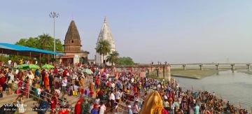 कानपुर नगर16जून24*गंगा दशहरा पर्व पर खेरेश्वर सरैया घाट में श्रद्धालुओं की उमड़ी भीड़।