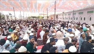 अयोध्या17जून24*मुस्लिम समुदाय के लोगों के द्वारा फैजाबाद ईदगाह पर अदा की गई ईद उल अज़हा की नमाज।