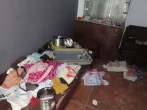 बाराबंकी17जून24*शातिर चोर उठा ले गए 35 हजार की नगदी व 5 लाख के जेवरात