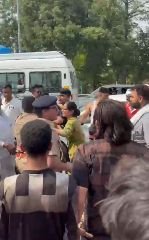 मेरठ17जून2024*हरिद्वार पुलिस की दबंगई व गुंडागर्दी हुई वायरल।