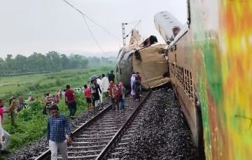 पश्चिम बंगाल17जून24* बड़ा ट्रेन हादसा ,आमने सामने से टकराई दो रेलगाड़ी, 5 की मौत, कई घायल* पश्चिम बंगाल17जून24* बड़ा ट्रेन हादसा ,आमने सामने से टकराई दो रेलगाड़ी, 5 की मौत, कई घायल*
