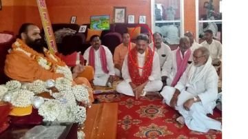 गाजीपुर20जून24*चमत्कारिक सिद्धपीठ हथियाराम मठ पर पहुंचकर अफजाल अंसारी ने बुढ़ियामाई का किया दर्शन,फोटो वायरल*