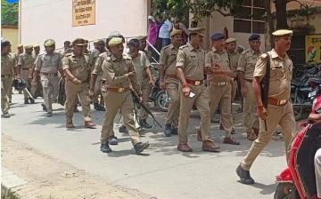 देवरिया19जून24*देवरिया में कलेक्टर और वकीलों के बीच भारी बवाल,परिसर छावनी में तब्दील* देवरिया19जून24*देवरिया में कलेक्टर और वकीलों के बीच भारी बवाल,परिसर छावनी में तब्दील*