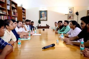 नई दिल्ली20जून24*NEET उम्मीदवारों के एक प्रतिनिधिमंडल ने आज कांग्रेस नेता राहुल गांधी से मुलाकात की