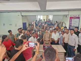 कानपुर नगर20जून24*गुमशुदा 75 मोबाइल फोन बरामद कर सम्बन्धित लोगों को दिये गये। कानपुर नगर20जून24*गुमशुदा 75 मोबाइल फोन बरामद कर सम्बन्धित लोगों को दिये गये।