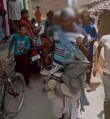 कौशाम्बी20जून24*मानवाधिकार की धज्जियां उड़ाकर ग्रामीणों ने बुजुर्ग को चप्पल की माला पहनकर घुमाया*