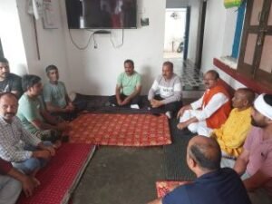 अनूपपुर21जून24*मंत्री दिलीप जायसवाल पहुंचे गाजेंद्र पटेल की निवास, परिवार से मिलकर की शोक संवेदना व्यक्त