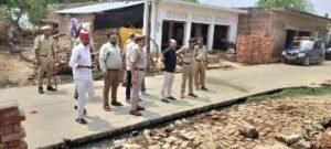 औरैया25जून24*परिषदीय विद्यालय की जमीन से एसडीएम व सीओ ने हटवाया कब्जा