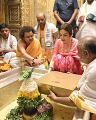 वाराणसी25जून24*काशी विश्वनाथ मंदिर मे नीता अंबानी ने दिया बाबा विश्वनाथ को शादी का न्योता